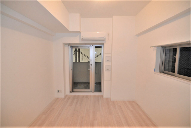 居室・リビング　同マンションの別部屋の写真です