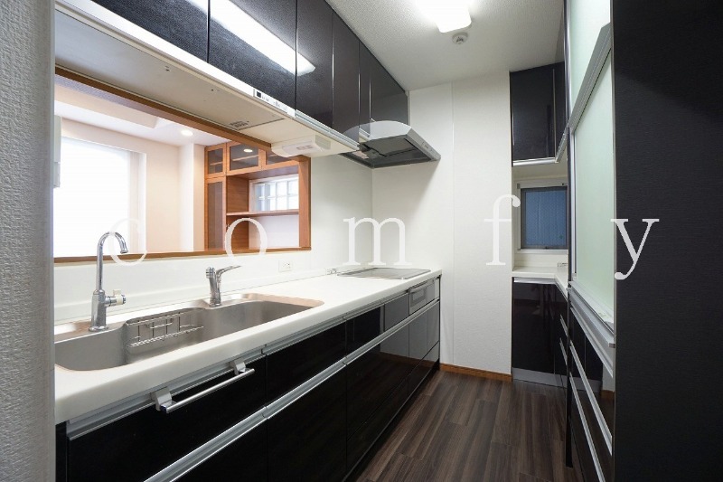 キッチン　調理のし易い広いキッチン