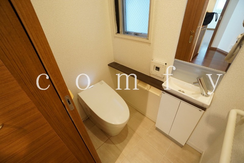 トイレ　タンクレストイレ