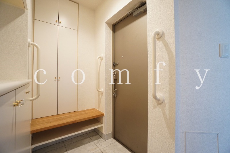 玄関　ダブルロックの玄関