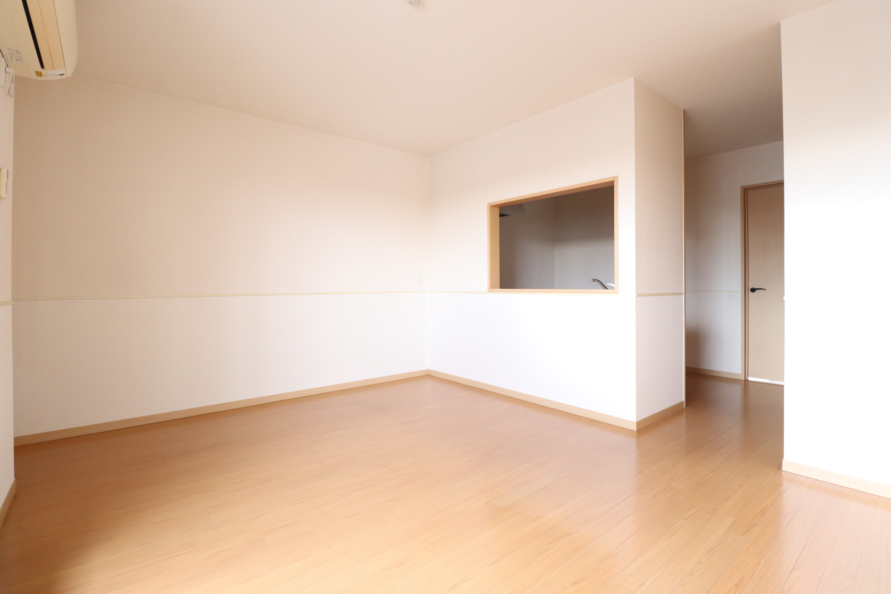 居室・リビング　8.62帖の広くて過ごしやすいダイニングキッチン♪