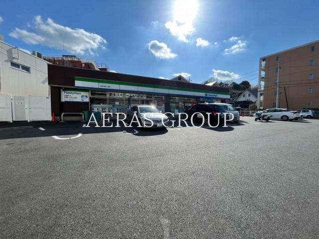 コンビニ　ファミリーマート 宮前犬蔵一丁目店（コンビニ）まで933m