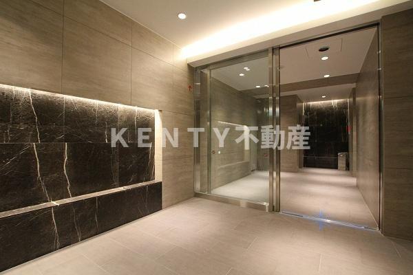 エントランス　落ち着いたエントランスです