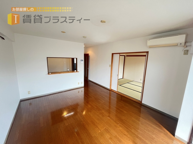 居室・リビング　広々リビングで家族団らん。