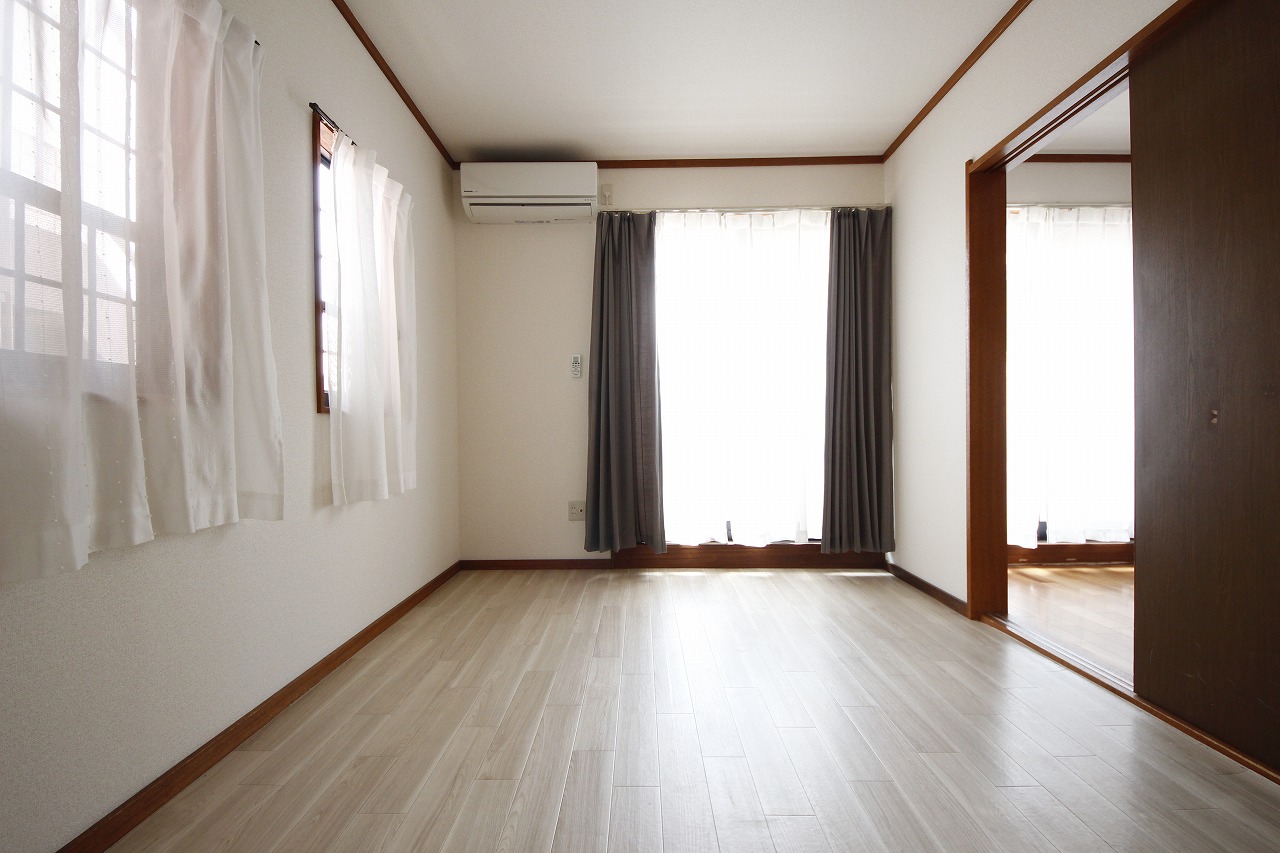 居室・リビング　※カーテンは設備ではありません