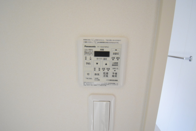 駐車場　浴室乾燥機パネル