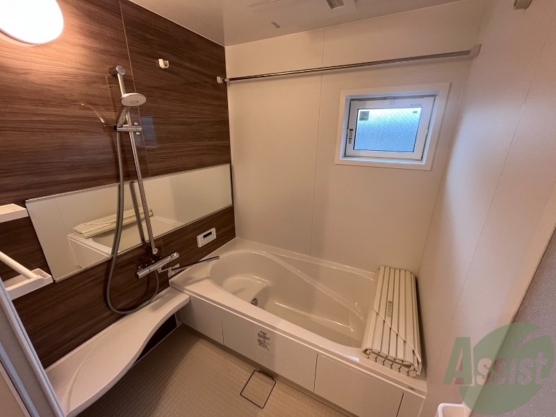 バス・シャワールーム　浴槽付きのお風呂です。ここで一日の疲れを癒しましょう。