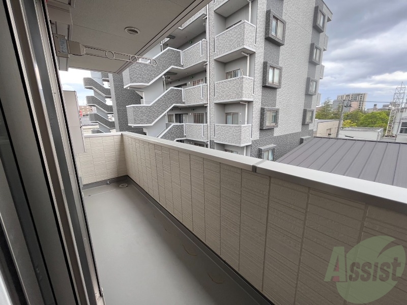 バルコニー　バルコニーが付いているので洗濯物も干せます！