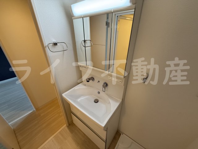 洗面設備　独立洗面台で身支度をすべて済ませてしまいましょう