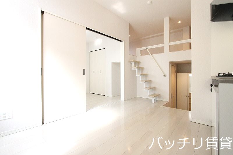 居室・リビング　別号室タイプの為、現状を優先致します。