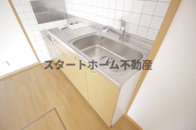 キッチン　コンパクトなキッチンで掃除もラクラク