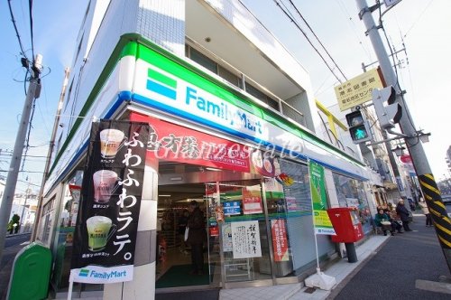 コンビニ　ファミリーマート 横浜菊名店（コンビニ）まで588m