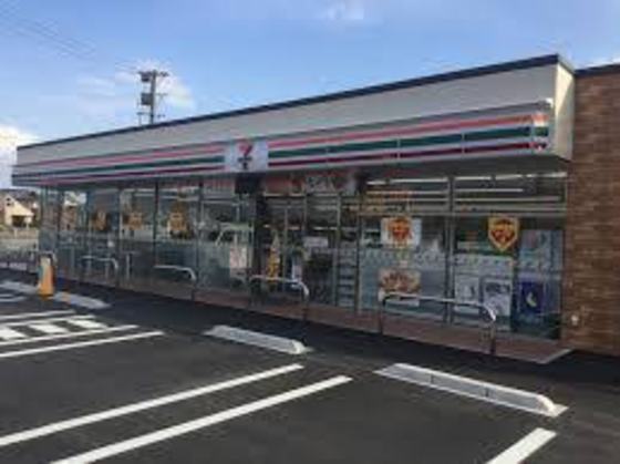 コンビニ　セブンイレブン津市久居西鷹跡町店（コンビニ）まで455m