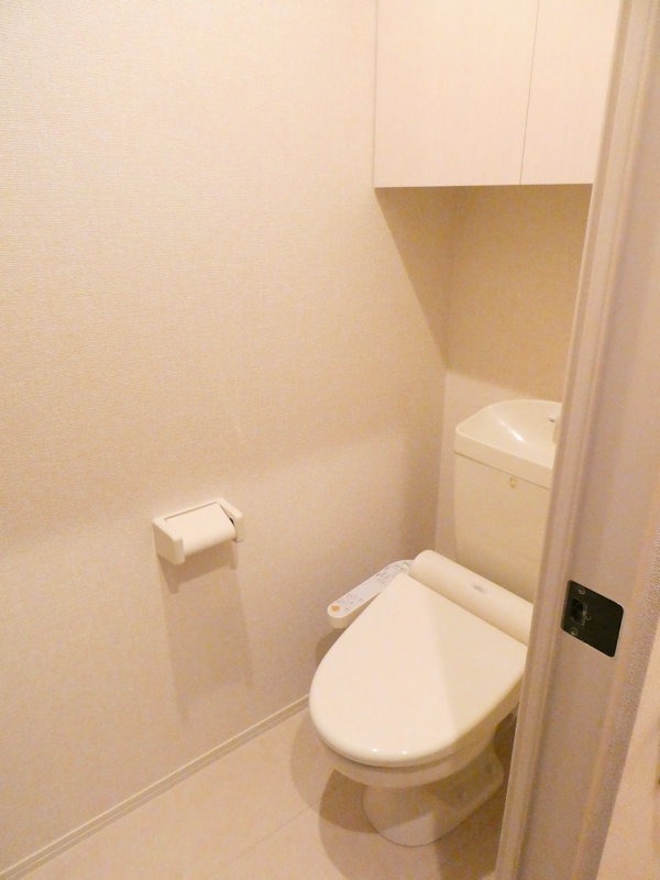 トイレ　もちろん温水洗浄便座！