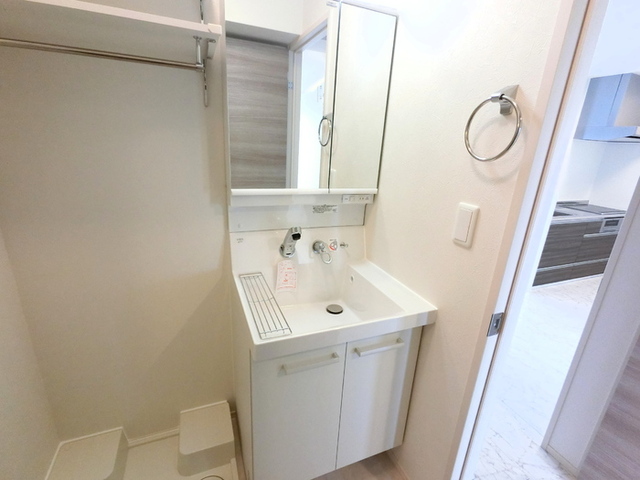 洗面設備　二面鏡付き洗面化粧台