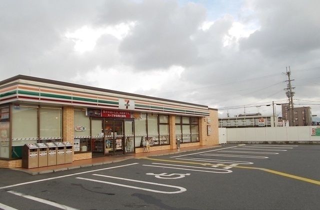 コンビニ　セブンイレブン八日市小脇店様（コンビニ）まで150m