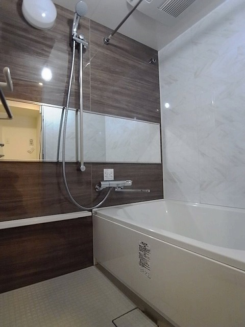 バス・シャワールーム　バスルーム