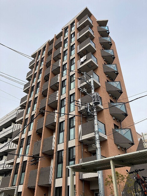 建物外観　９階建ての賃貸マンション