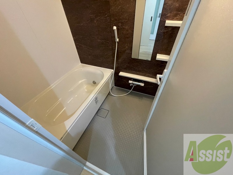 バス・シャワールーム　お風呂になります。一日の疲れを癒してくださいね。