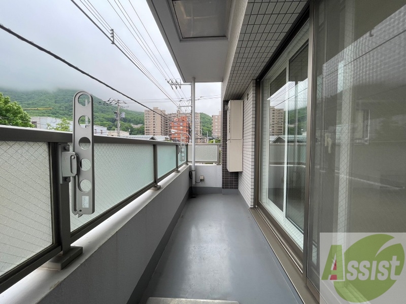 バルコニー　バルコニーは幅があり、広い印象を受けました。