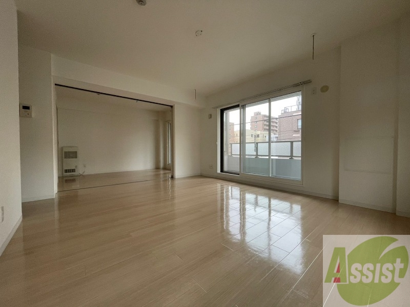 居室・リビング　広くてきれいなリビングです！快適に過ごせそうですね。