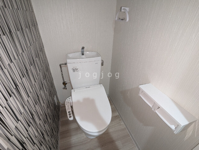 トイレ　温水洗浄便座付き