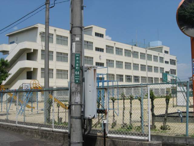 小学校　高槻市立赤大路小学校（小学校）まで782m
