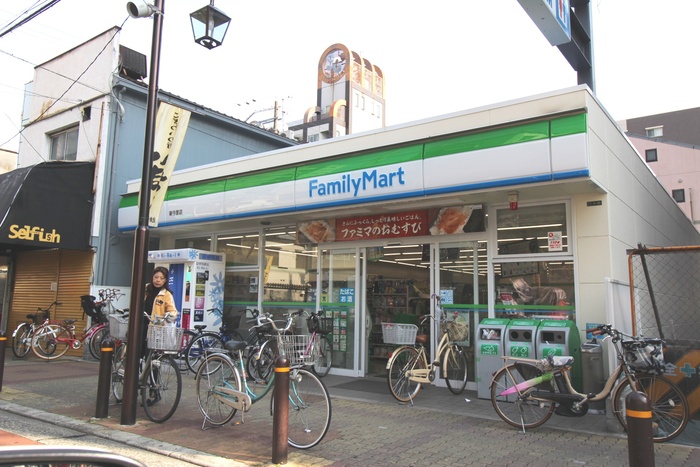 コンビニ　ファミリーマート（コンビニ）まで250m