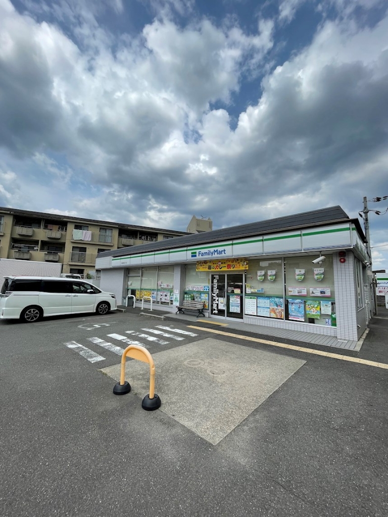 コンビニ　ファミリーマート 京都嵯峨広沢店（コンビニ）まで387m