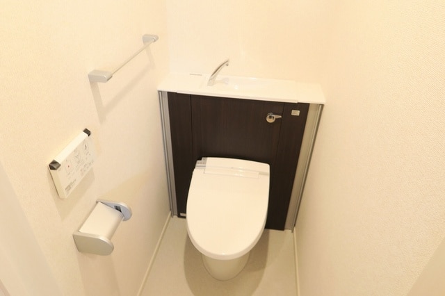 トイレ　ウォシュレット付きのトイレです♪