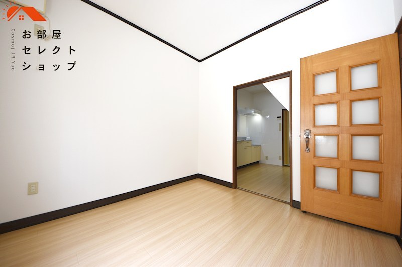 ロッヂs南小阪合町5丁目の居間写真