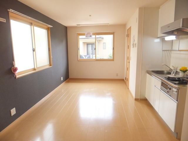 居室・リビング　★窓が多くてお部屋が明るいですよ★