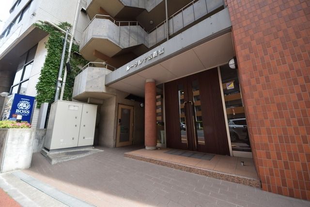 エントランス　エントランスにはオートロック付