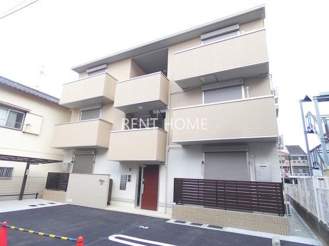 建物外観　3階建てのスマートな建物です。