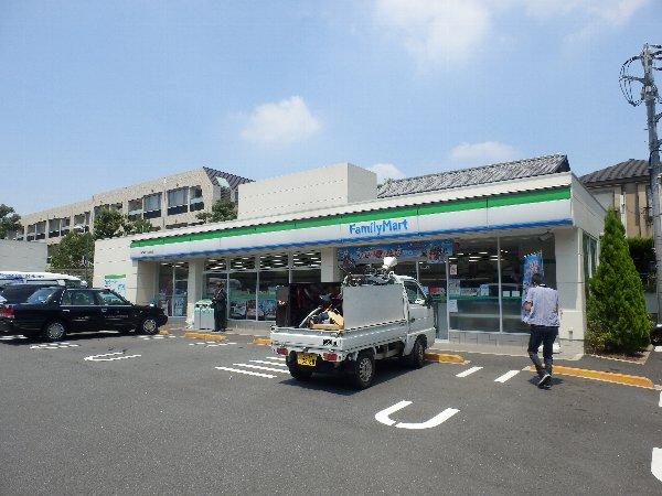 コンビニ　ファミリーマート246世田谷桜新町店（コンビニ）まで305m