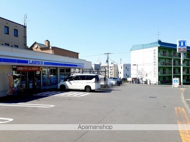 コンビニ　ローソン宮の森４条十丁目店（コンビニ）まで550m