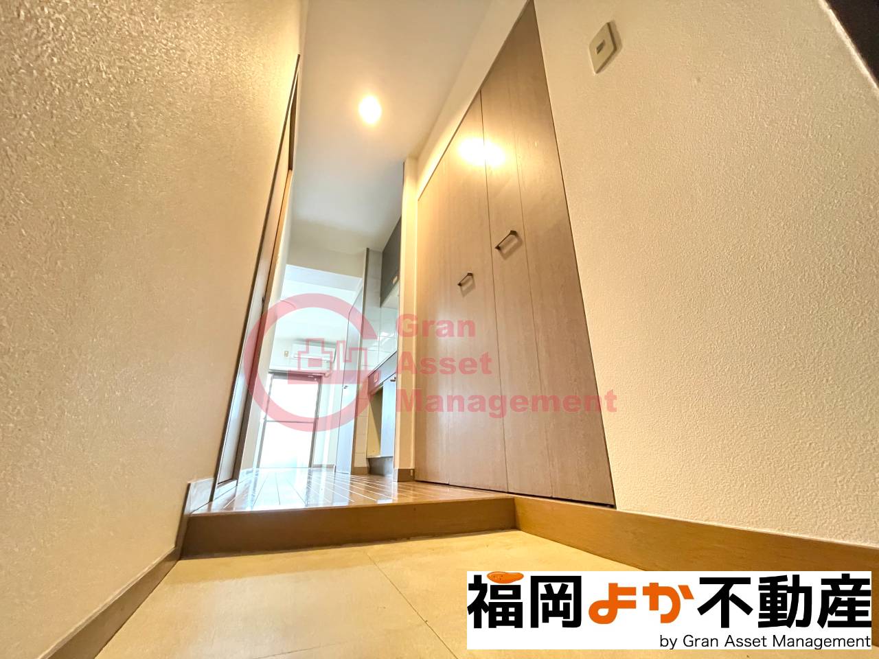 玄関　収納もある玄関です
