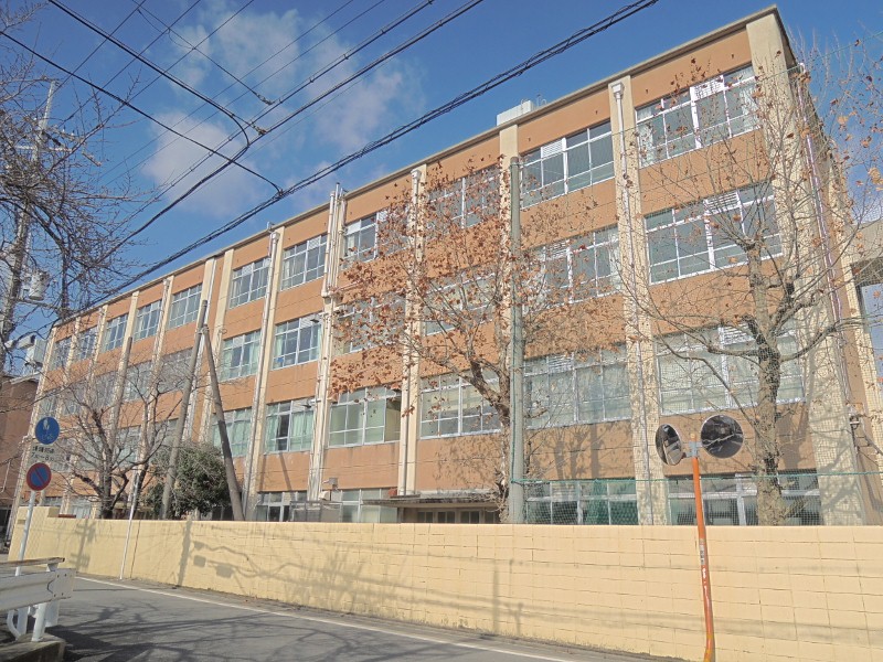 中学校　京都市立栗陵中学校（中学校）まで934m