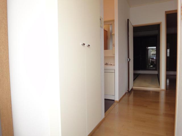 玄関　※同タイプ部屋の写真です。