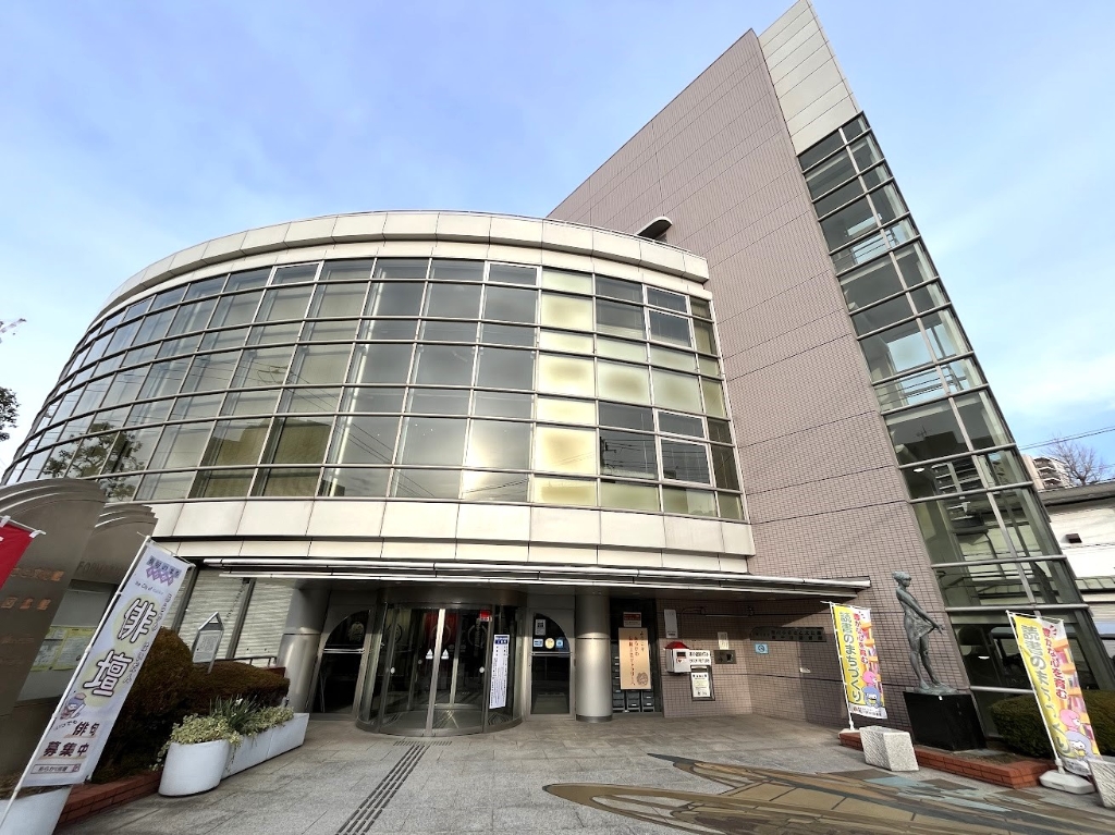 図書館　荒川区立南千住図書館（図書館）まで300m