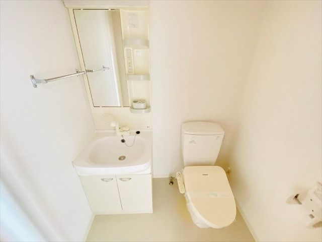 洗面設備　同一建物内１４０４号室内装写真