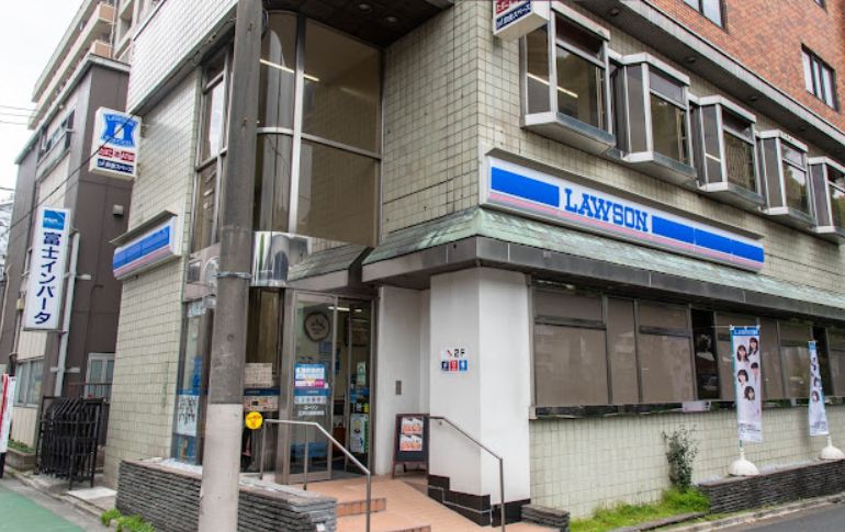 コンビニ　ローソン江戸川橋駅前店（コンビニ）まで168m