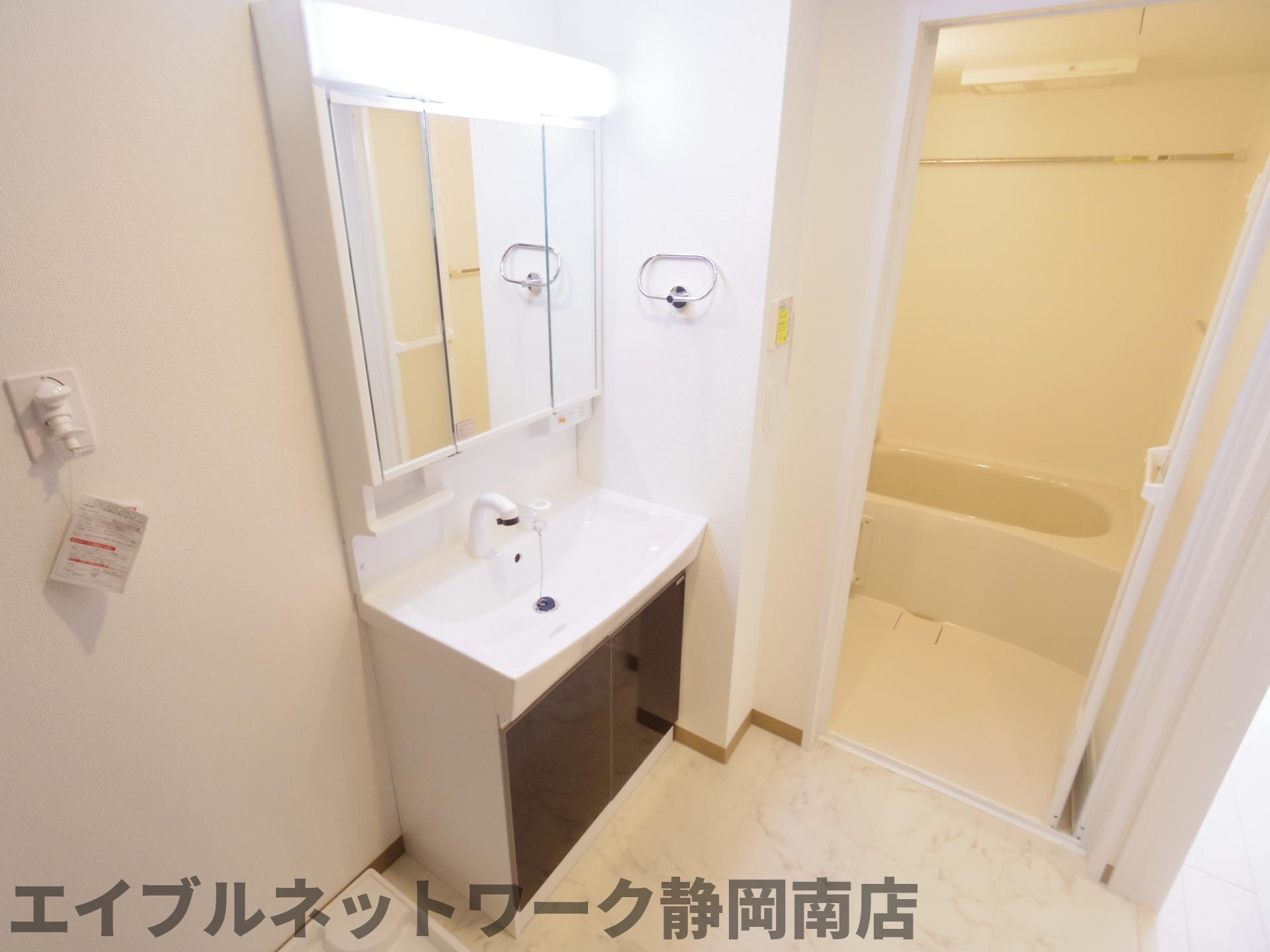 洗面設備　使いやすい洗面所です