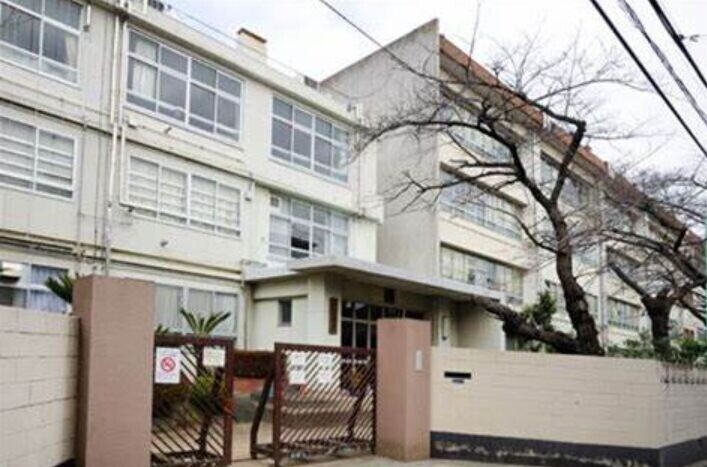 中学校　川崎市立住吉中学校（中学校）まで929m