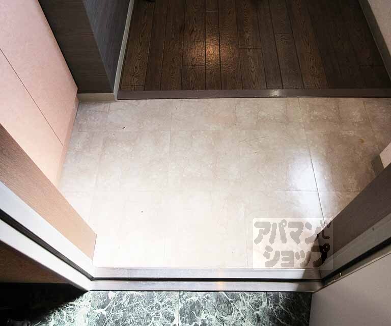 玄関　段差も少ない