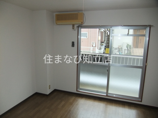 居室・リビング　同型別部屋写真