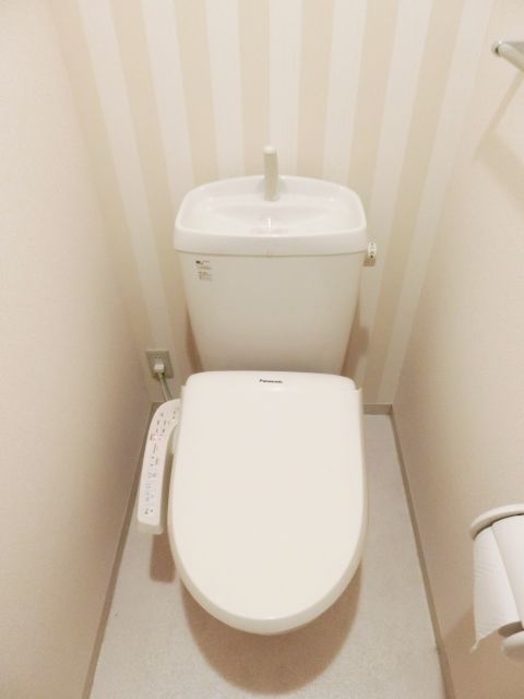 トイレ　温水洗浄便座付きトイレです
