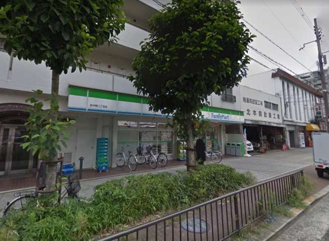 コンビニ　ファミリーマート（コンビニ）まで340m