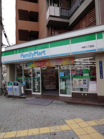 コンビニ　ファミリーマート（コンビニ）まで633m