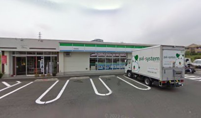 コンビニ　ファミリーマート稲城長峰二丁目店（コンビニ）まで1056m